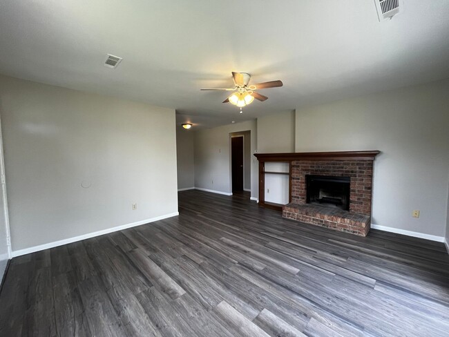 Foto del edificio - Home For Rent By Capital Property Management