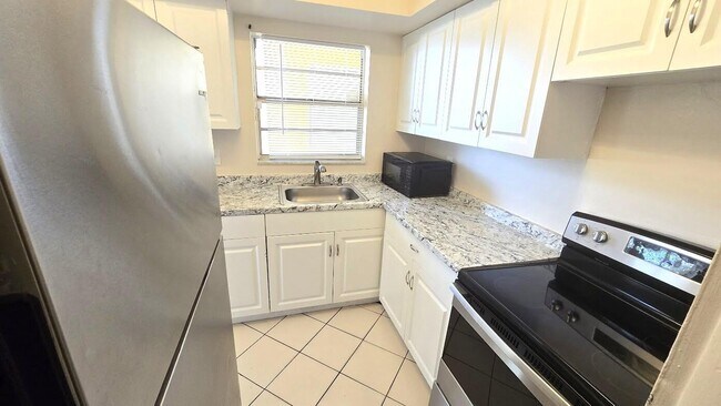 Foto del edificio - 3530 NW 43rd Ave