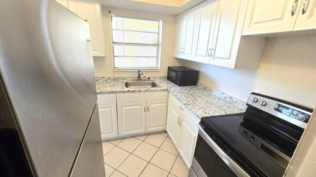 Building Photo - 3530 NW 43rd Ave