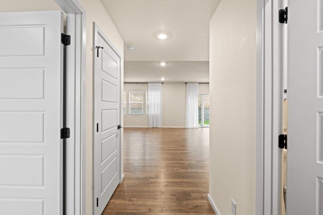 Building Photo - 2022 Built Charming 4-Bedroom Retreat with Scenic Views just 15 minutes west from downtown Spokane