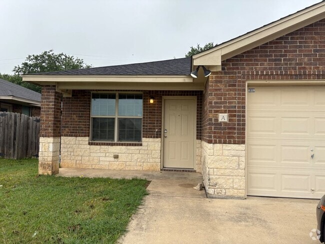 Building Photo - 4303 Cambridge Dr