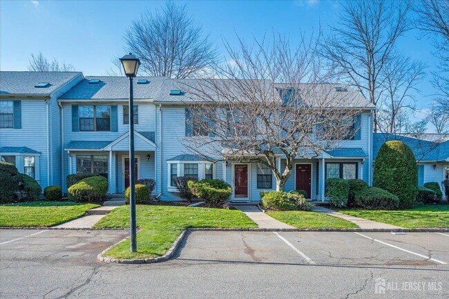 Foto del edificio - 404 Maplecrest Rd