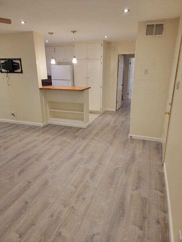 400 N Acacia Ave Unit D18, Fullerton, CA 92831 Condo for Rent in