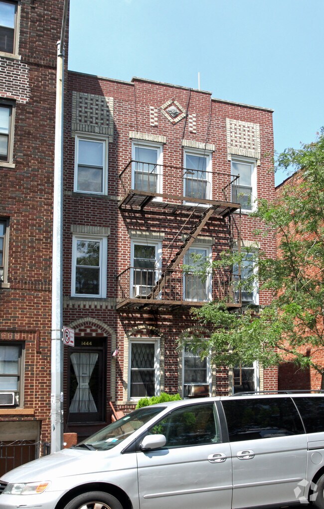 Building Photo - 1444 W 8th St