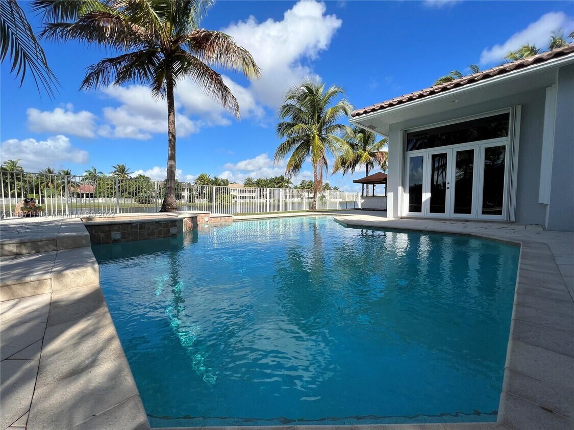 Foto principal - 780 Regal Cove Rd