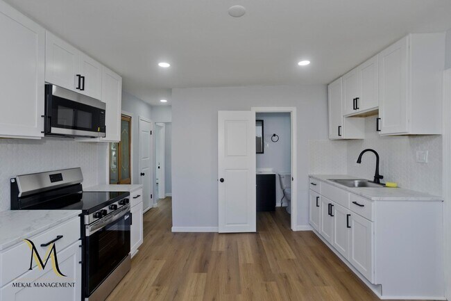 Foto del edificio - Renovated Single-Family Rental with a Private Driveway & First Floor Laundry!