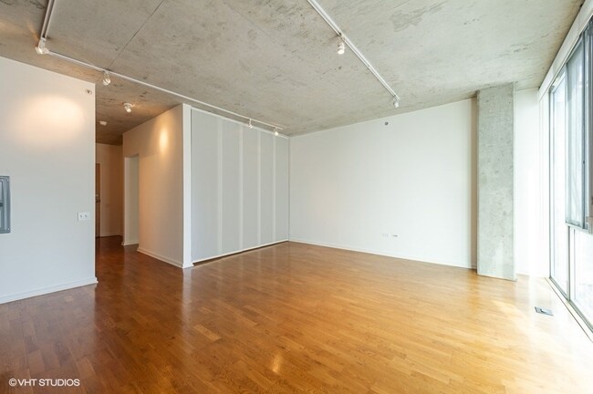 Building Photo - 659 W Randolph St