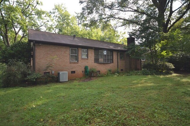 Building Photo - 5020 Greenbrook Dr