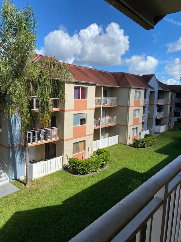 18870 NW 57th Ave Unit 302, Hialeah, FL 33015 Condo for Rent in Hialeah, FL
