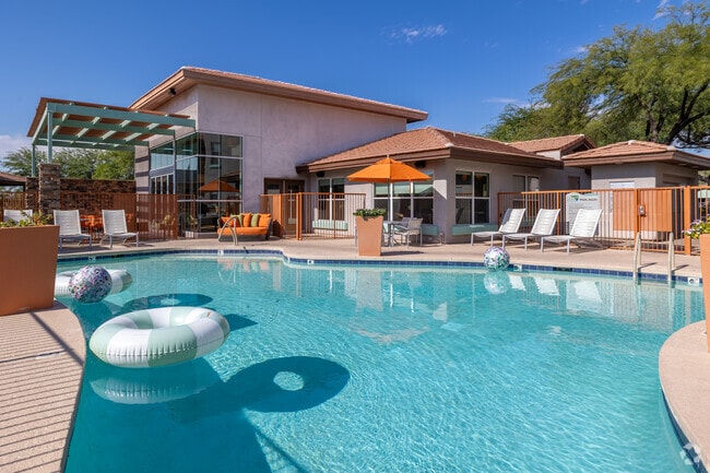 Building Photo - Golf Villas Apartments
