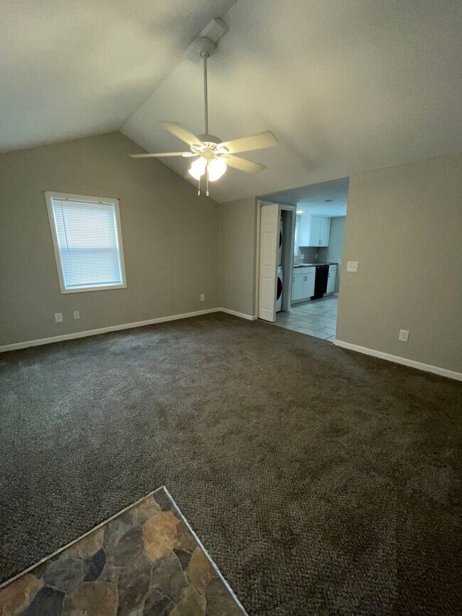 Building Photo - Cozy home in KC