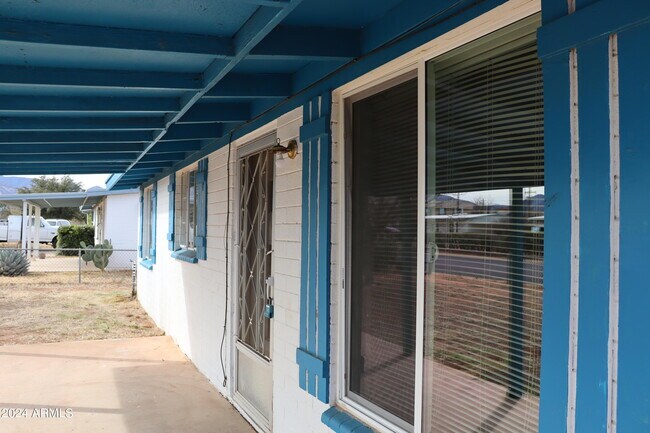 Foto del edificio - 349 Peterson St