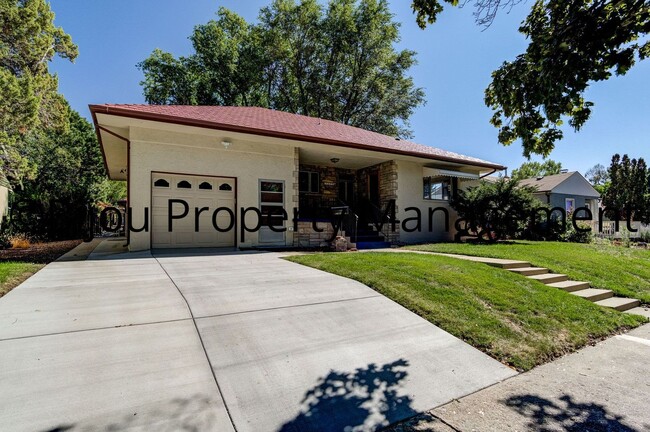 Building Photo - Beautiful 3 Bedroom, 3 Bath Home!