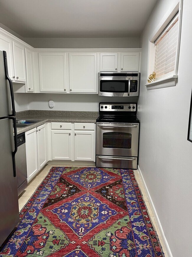 Building Photo - Stadium Village Furnished 1 Bedroom! Water, Trash, Electricity and Internet included!