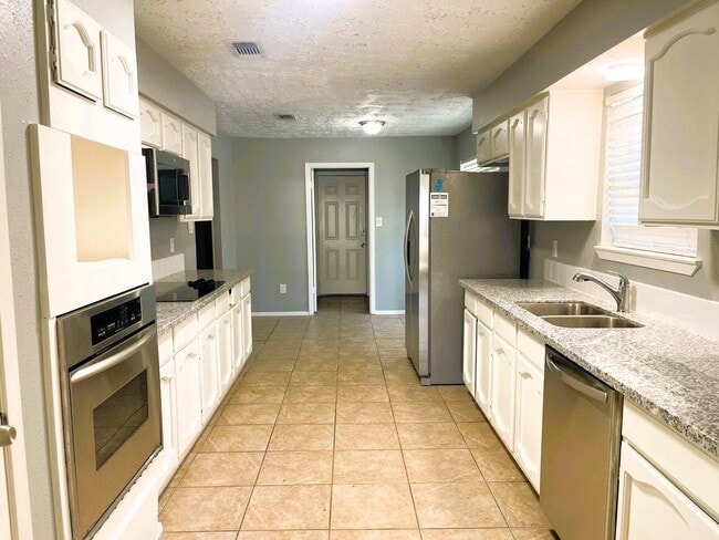 Foto del edificio - 12835 Pantano Drive