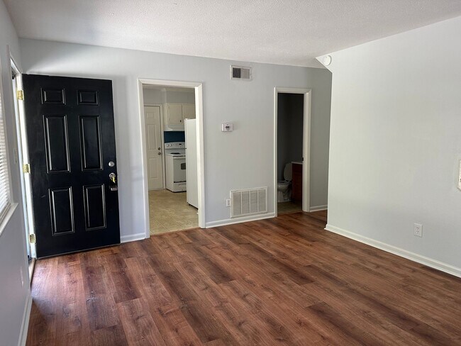 Building Photo - OPEN HOUSE 3/28 from 1PM to 3PM. Pet Friendly 2 Bedroom 1.5 Bath Townhome Available Now for Move-in!