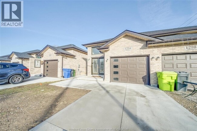 Building Photo - 1294 Tourangeau Rd