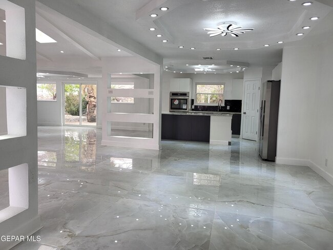 Building Photo - 806 Cortijo Dr