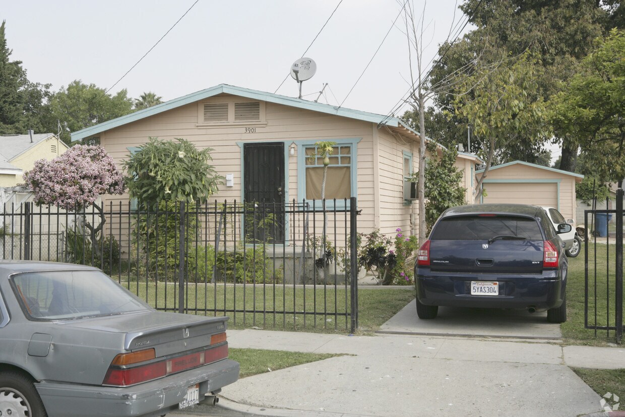 Foto principal - 3901 Flower St