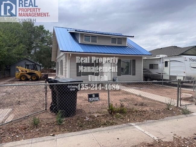 Building Photo - Cute 3 Bedroom 1 Bathroom House