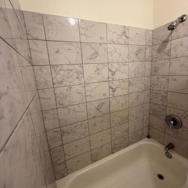Foto del edificio - 6815 W Carol Ave