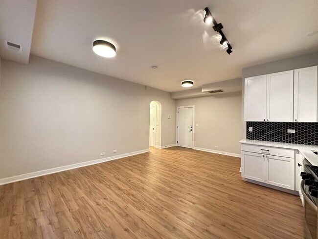 Foto del edificio - 651 W Wrightwood Ave
