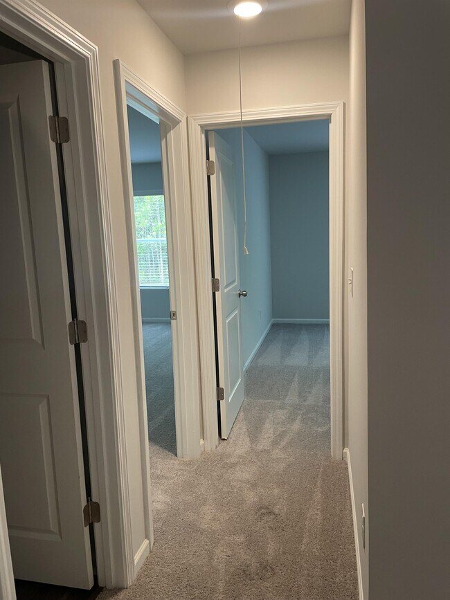 Building Photo - 307 Oakwood Dr NW