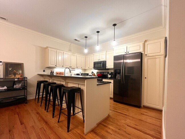 Foto del edificio - Townhome Available in North Main Community Downtown Greenville!