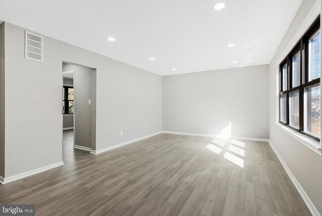 Foto del edificio - 4970 Just St NE