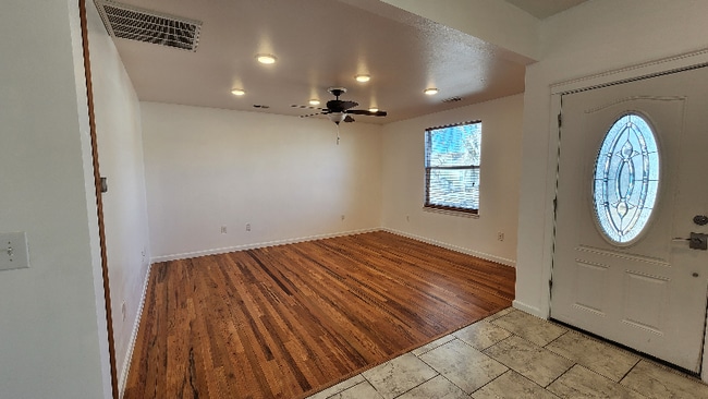 Foto del edificio - 1007 W 29th St