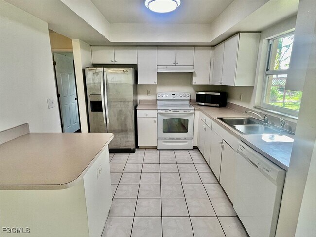 Foto del edificio - 2110 SE 8th Pl