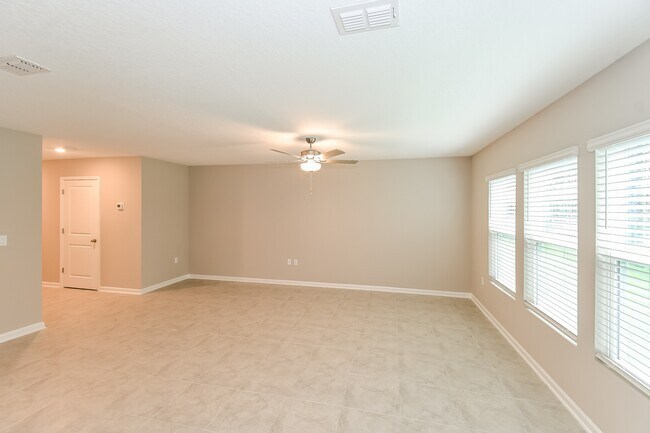 Foto del edificio - 9136 Udell Ln