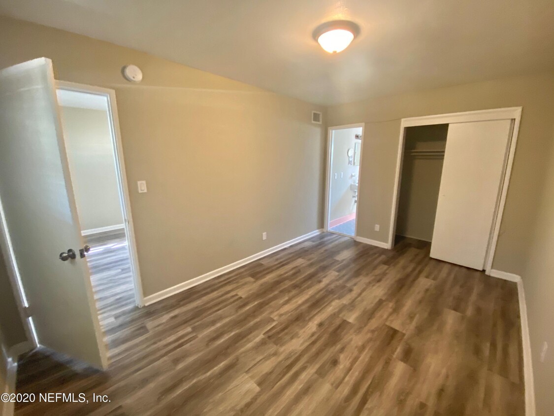 Foto principal - 2775 Herschel St