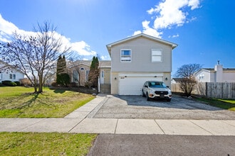 Building Photo - 649 Hiawatha Dr