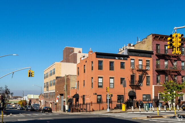 Building Photo - 670 4th Ave