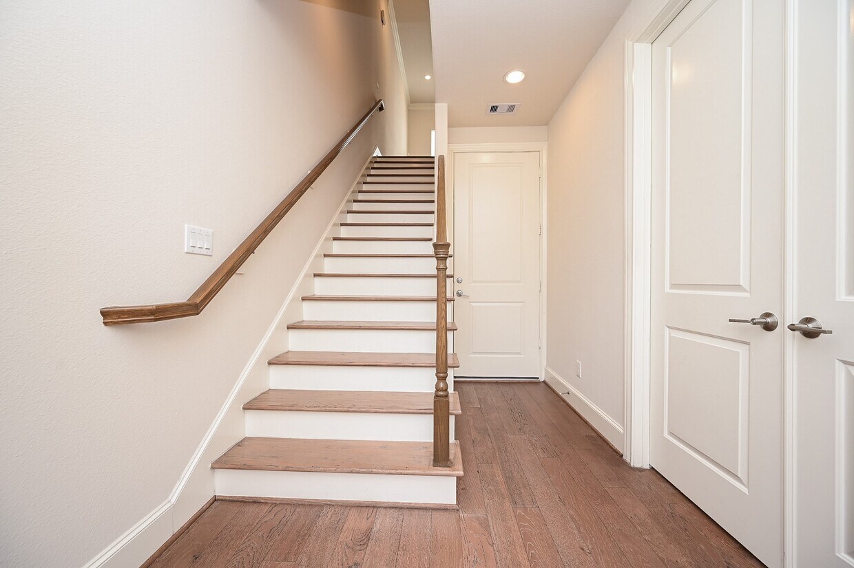 Building Photo - 9546 London Bridge Station