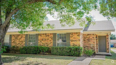 Building Photo - 613-615-615 Barbara Jean Dr