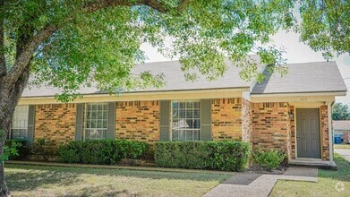 Building Photo - 613-615-615 Barbara Jean Dr
