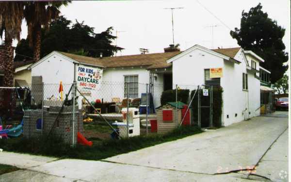 Foto del edificio - 10829-10831 Bloomfield St