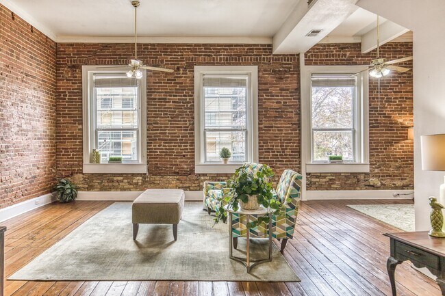 Foto del edificio - 110 E Alamo St