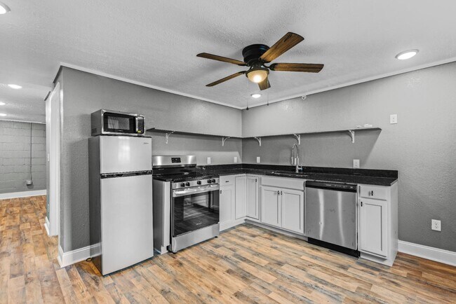 Foto del edificio - 223 E Broadway St