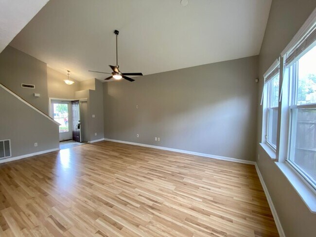 Foto del edificio - Beautiful Perry Township 3 Bedroom 2.5 Bat...
