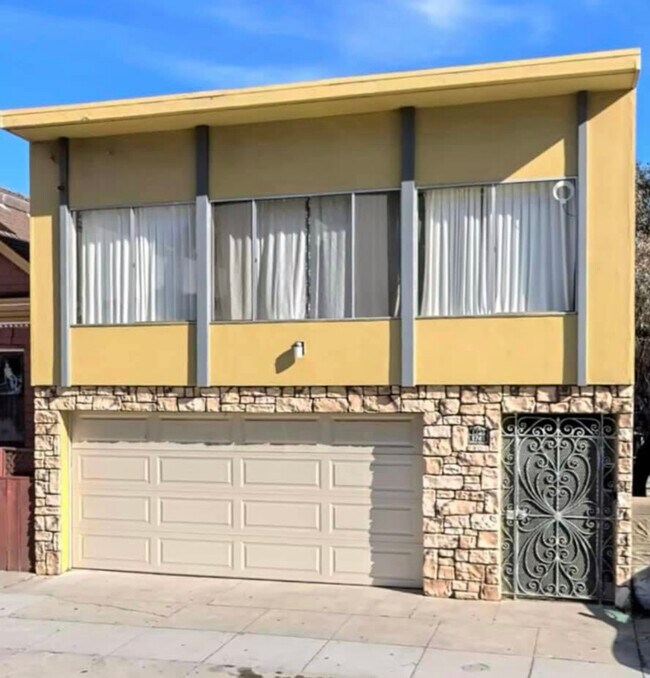 Front of duplex - 1740 Oakdale Ave