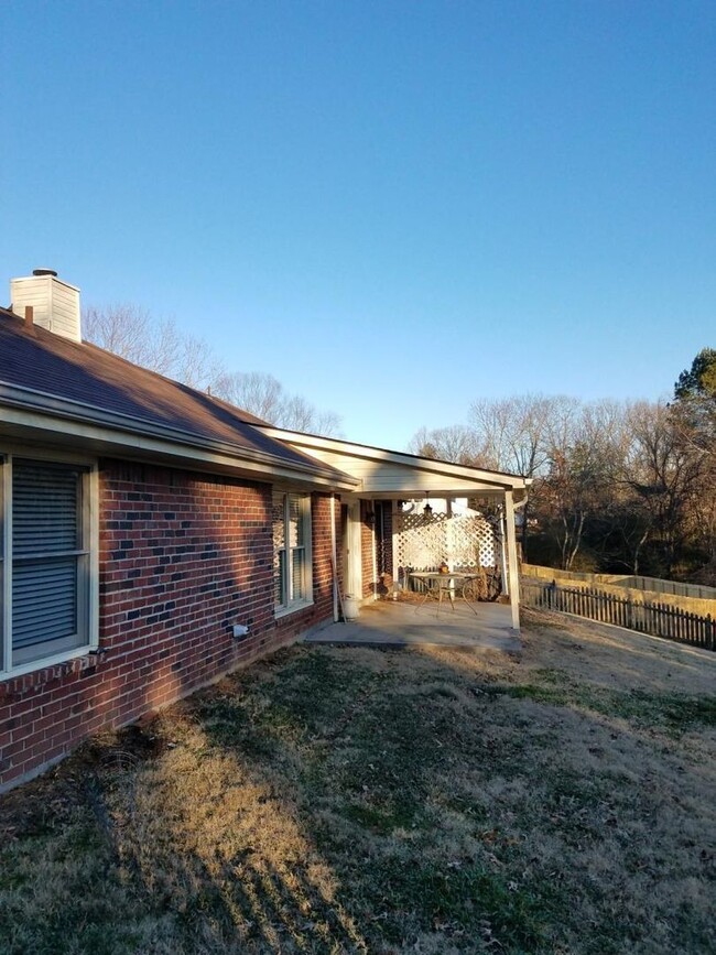 Building Photo - West Knoxville 37922 - 3 bedroom, 2 bath h...