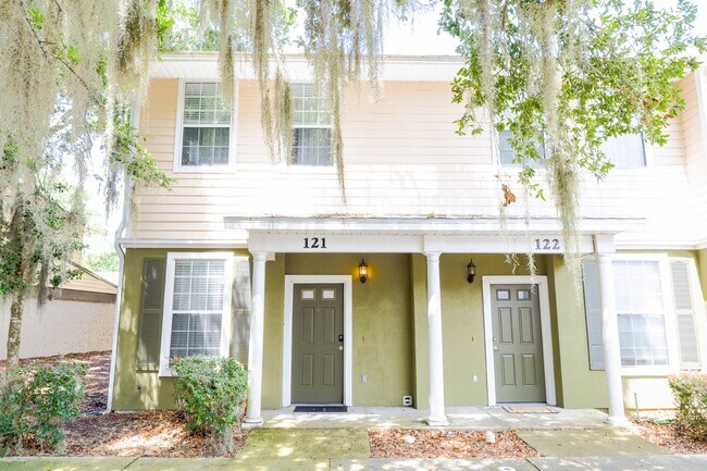 2508 SW 35th Pl Townhome University - Image 