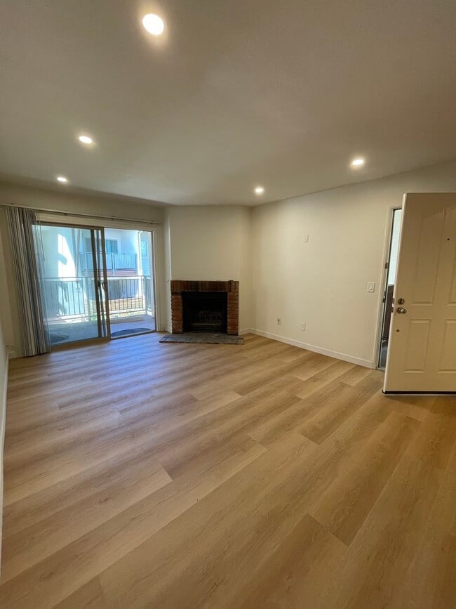 Building Photo - Pacific Pines Encinitas
