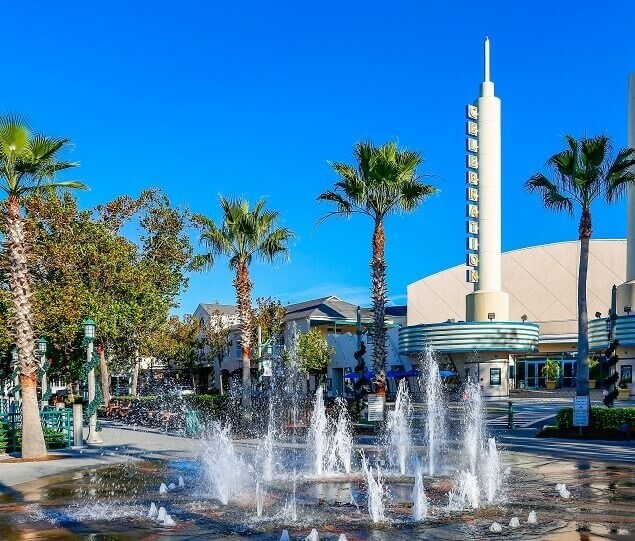 The Lakeside Promenade Fountain is a downtown landmark