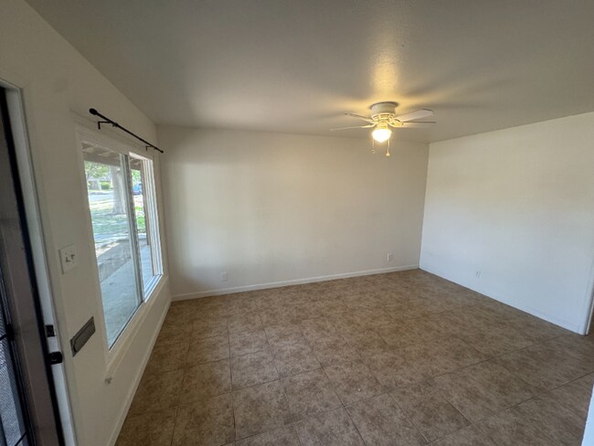 Foto del edificio - 723-729 N Ferger Ave