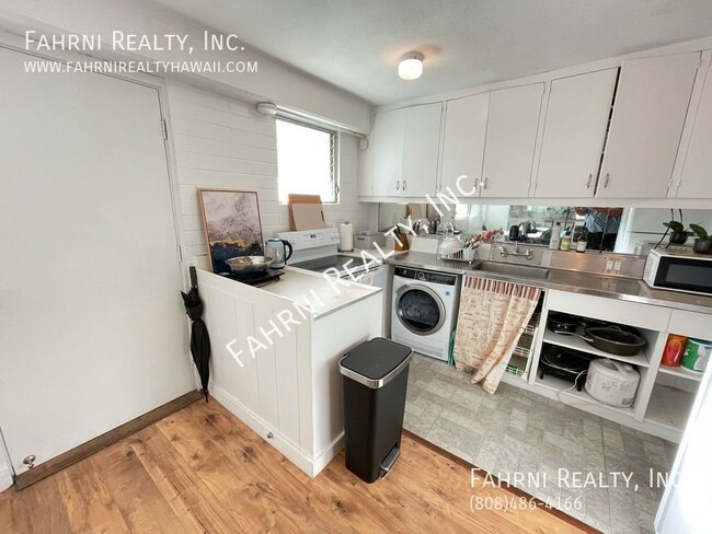 Building Photo - Fully Furnished 1Bdrm/ 1Bath Condo located...