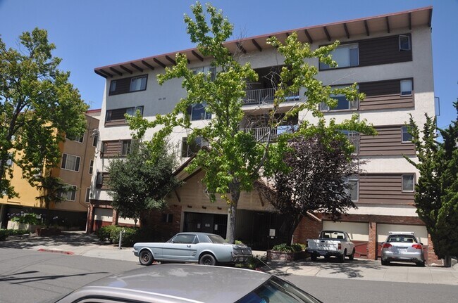 Building Photo - 441 Lee St
